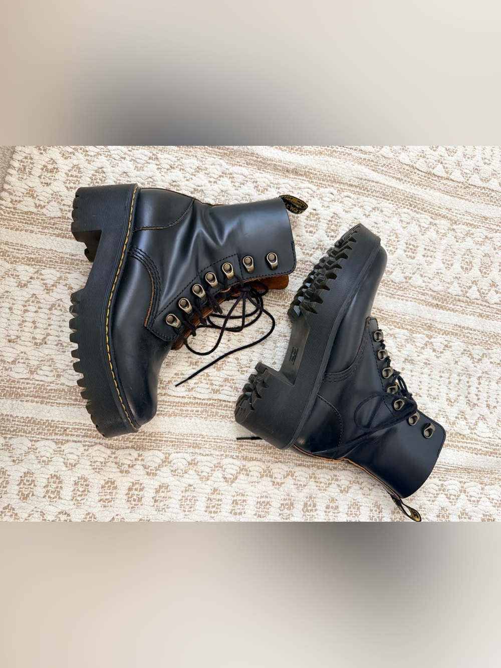 Dr. Martens Leona Boots | Black | Women’s Size 6 - Picture 2 of 6